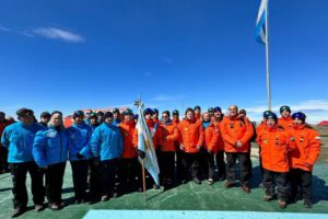 Energía nuclear y contaminación por plásticos en la Base Antártica Conjunta Marambio