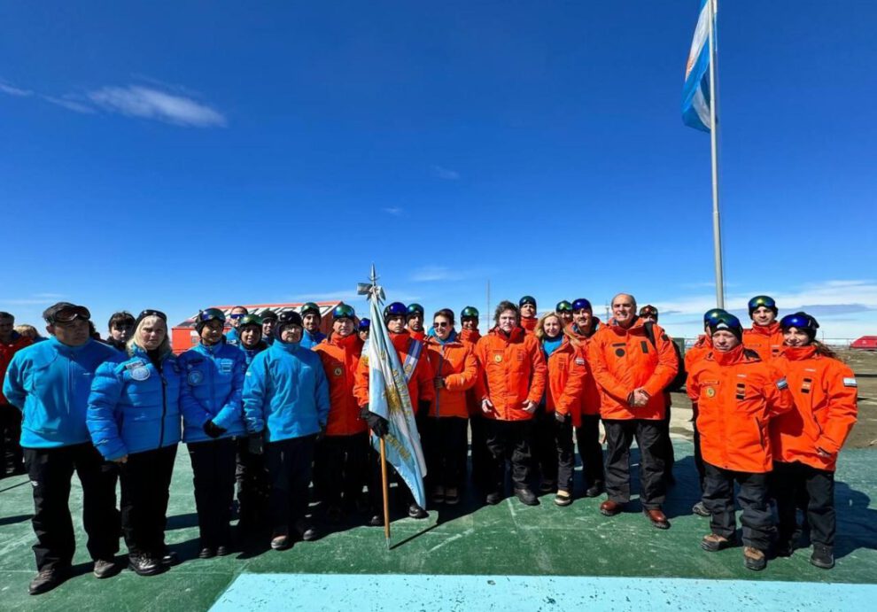 Energía nuclear y contaminación por plásticos en la Base Antártica Conjunta Marambio