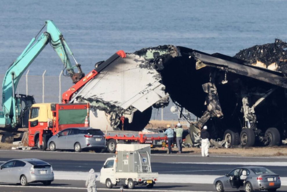 Accidente aéreo en Japón: más de 200 vuelos cancelados y 32.000 pasajeros afectados