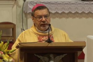 Obispo de Santa Cruz lamenta uso de Dios en disputas políticas