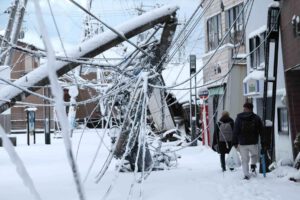 Terremoto en Japón deja 168 muertos y más de 300 desaparecidos
