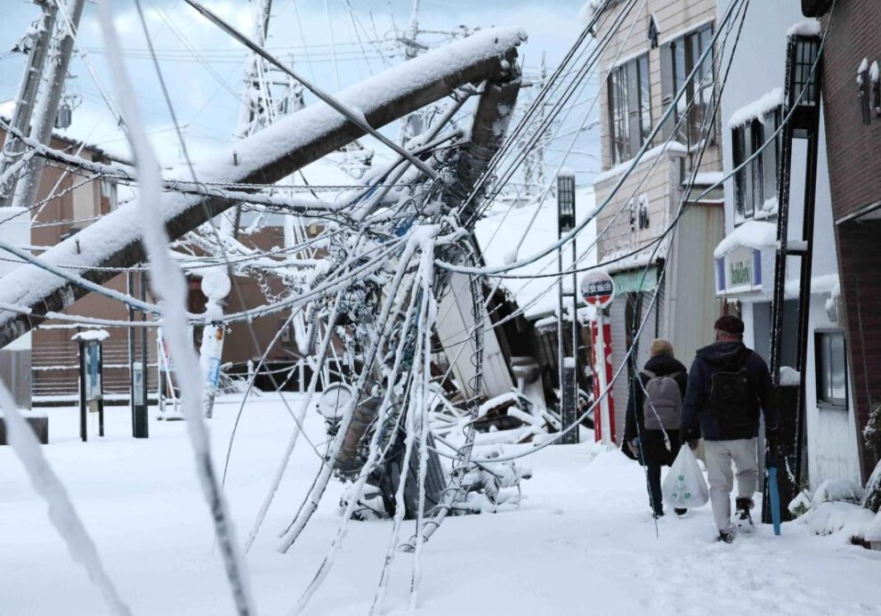 Terremoto en Japón deja 168 muertos y más de 300 desaparecidos