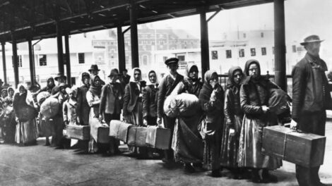 Héroe inmigrante y su impacto en la sociedad
