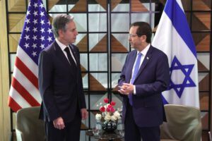 Blinken se reúne con Herzog para discutir desescalada en Gaza
