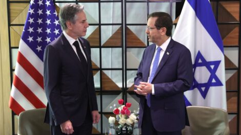 Blinken se reúne con Herzog para discutir desescalada en Gaza
