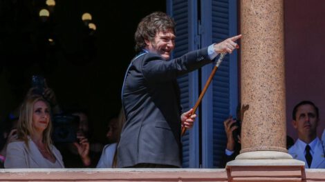 Javier Milei en el balcón de la Casa Rosada