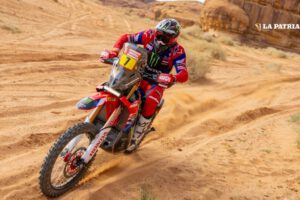 Pablo Quintanilla compitiendo en el Rally Dakar 2024