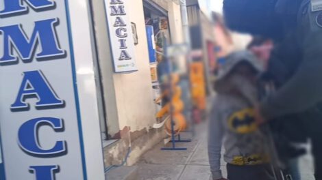 Niño valiente enfrenta antisociales y evita el robo de mercadería