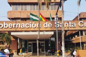 Gobernación de Santa Cruz en encrucijada por Luis Fernando Camacho