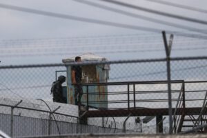 Crisis en Ecuador: aumentan a 178 funcionarios retenidos en motines carcelarios