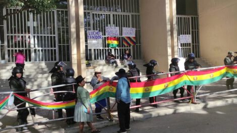 Bloqueo Tribunal Constitucional Plurinacional por radicales del MAS