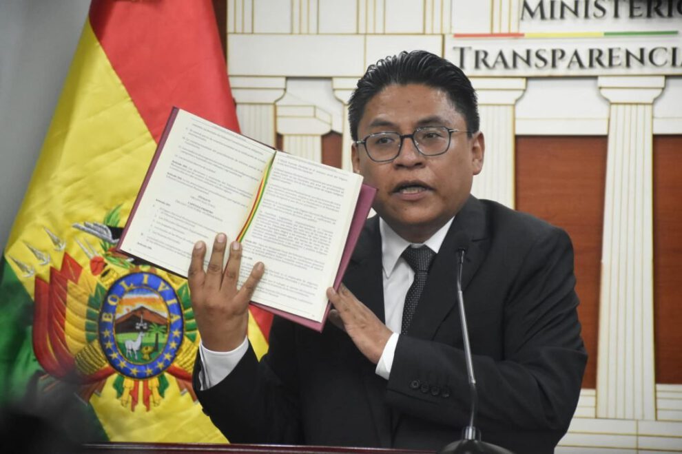 Prórroga de magistrados defendida por Iván Lima