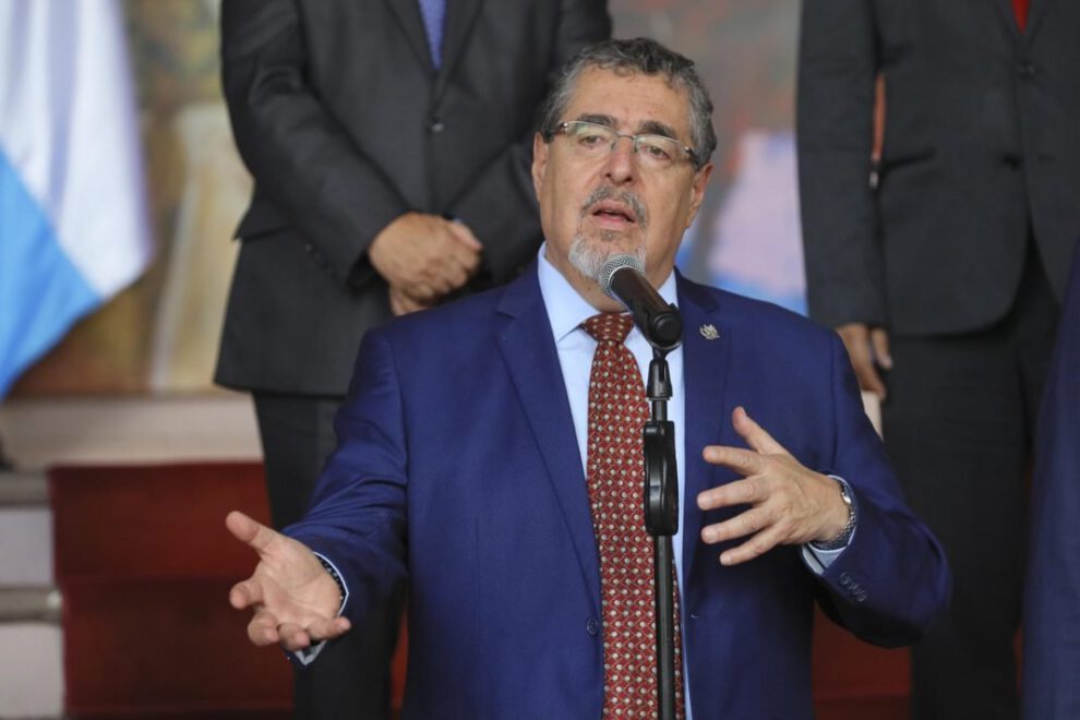 Bernardo Arévalo de León asume la presidencia en Guatemala