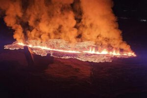 Erupción volcánica en Islandia amenaza a la ciudad de Grindavík