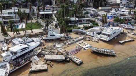 Contaminación marina en Acapulco tras el huracán Otis