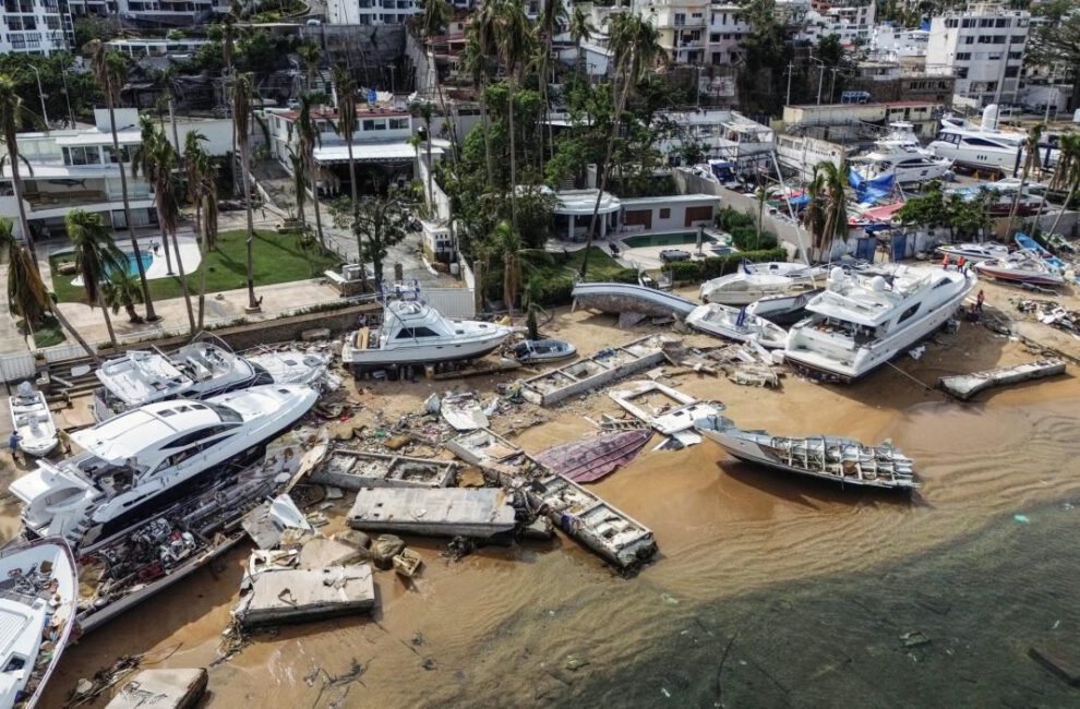 Contaminación marina en Acapulco tras el huracán Otis