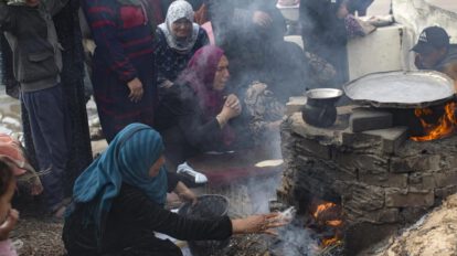 Ayuda humanitaria en Gaza para familias palestinas desplazadas
