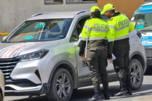 Robo de 1 millón de dólares por agentes de tránsito en Santa Cruz