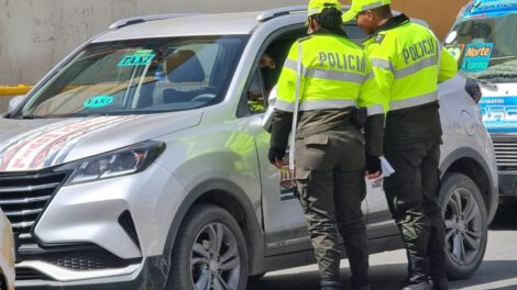 Robo de 1 millón de dólares por agentes de tránsito en Santa Cruz