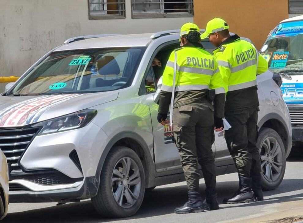 Robo de 1 millón de dólares por agentes de tránsito en Santa Cruz