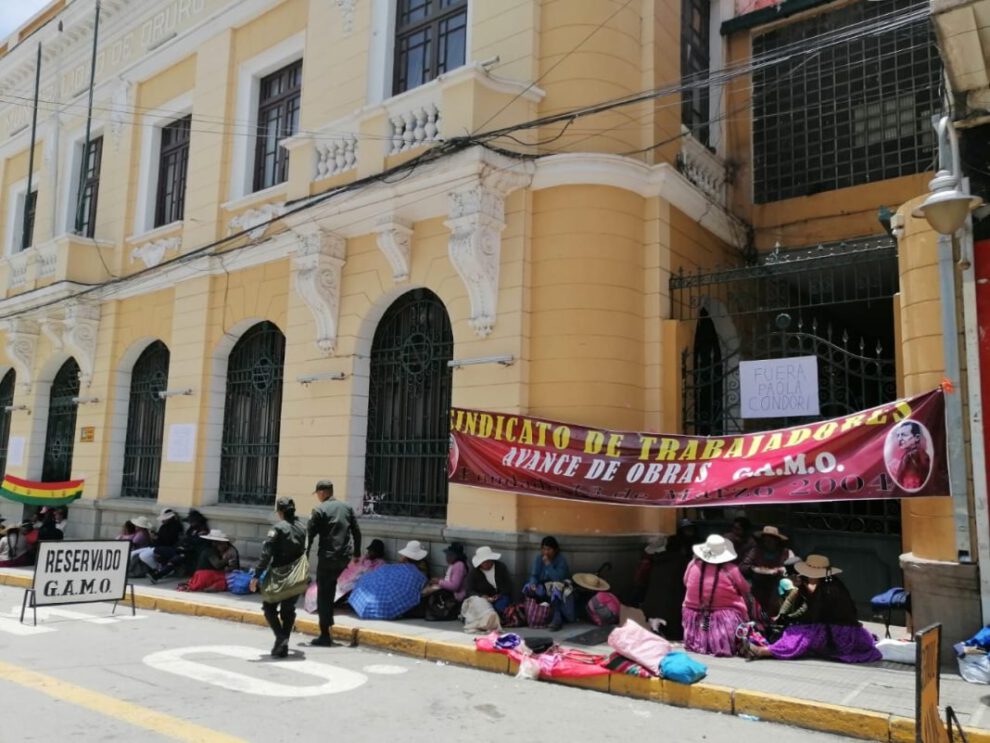 Bloqueo en Oruro por trabajadores de Avance de Obras
