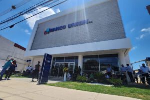 Banco Unión Santa Cruz, expansión de servicios financieros