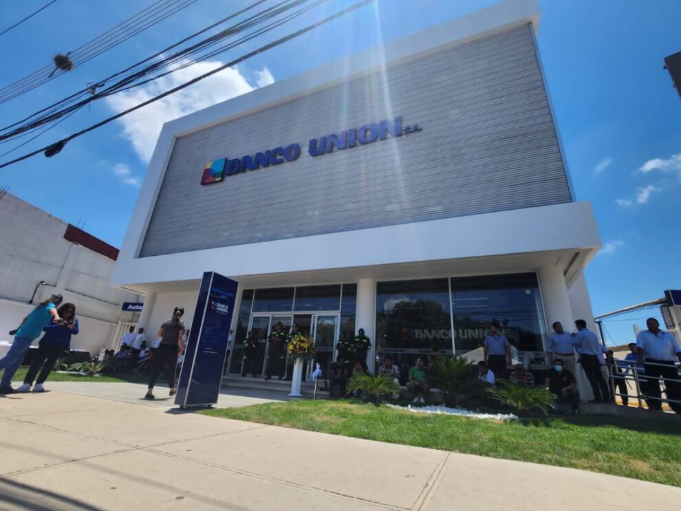 Banco Unión Santa Cruz, expansión de servicios financieros