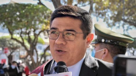 Dañan ornato público en Sucre por seguidores de Evo Morales
