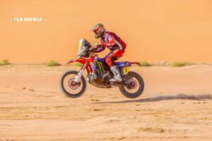 Ricky Brabec en plena competencia en el Rally Dakar