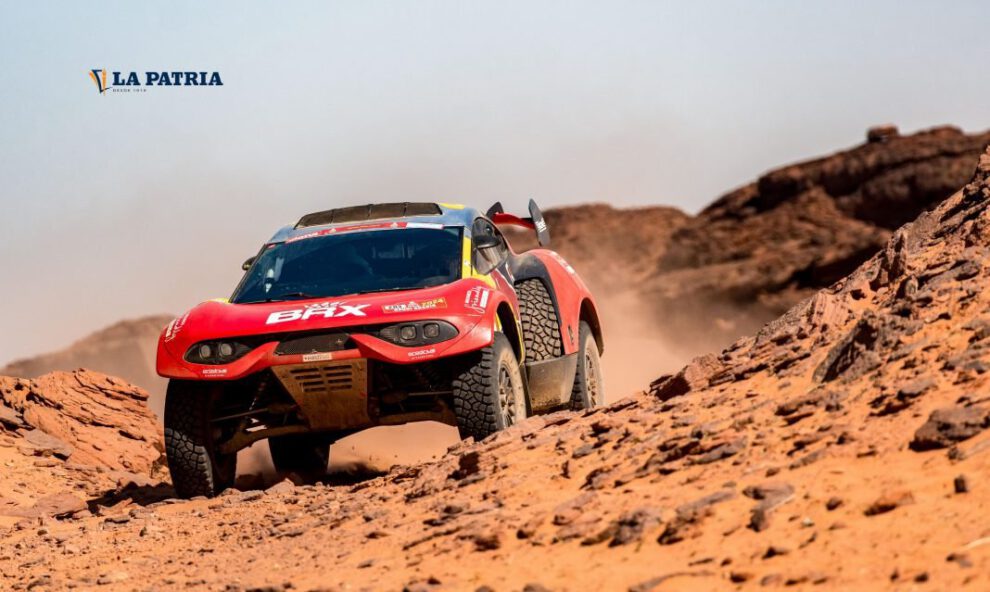 El piloto francés Sebastien Loeb al mando de su Prodrive Hunter en el Rally Dakar 2024