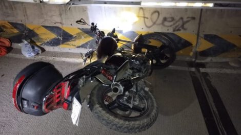 Accidente vial en Villarroel: motociclista pierde la vida tras chocar y caer