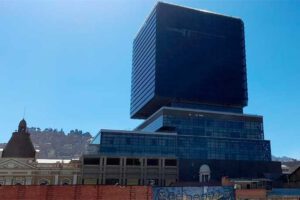 Edificio de la Asamblea Legislativa con desperfectos y rajaduras