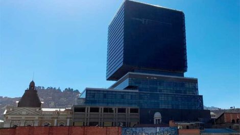 Edificio de la Asamblea Legislativa con desperfectos y rajaduras