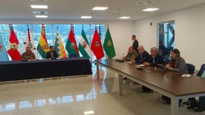 Legisladores firman acuerdo para exigir tratamiento inmediato del Proyecto de Ley 144