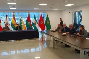 Legisladores firman acuerdo para exigir tratamiento inmediato del Proyecto de Ley 144