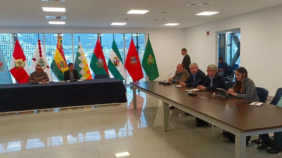 Legisladores firman acuerdo para exigir tratamiento inmediato del Proyecto de Ley 144