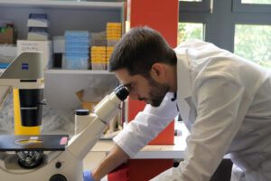 Covid-19 persistente: identifican posibles biomarcadores en sangre para su diagnóstico