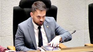 Dinero robado por policías relacionado con narcotráfico según Eduardo Del Castillo