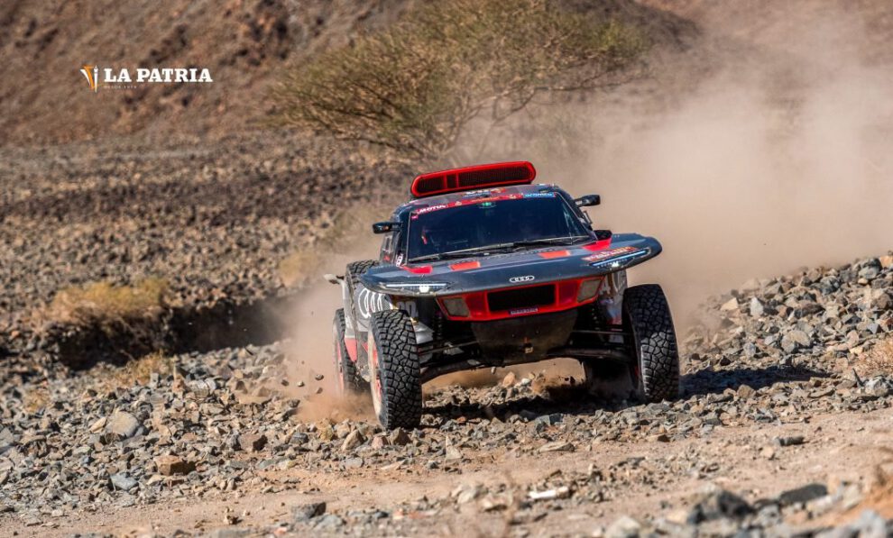 Carlos Sainz en plena competencia en el Rally Dakar