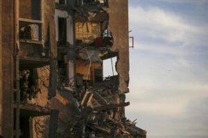 Bombardeos israelíes en Gaza dejan al menos 142 palestinos muertos
