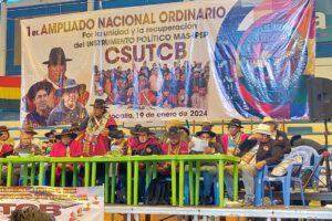 Csutcb expulsa a Evo Morales y lo suspende como presidente del MAS
