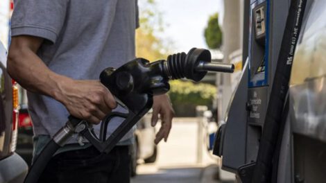 Precios de combustible para transportistas en Bolivia