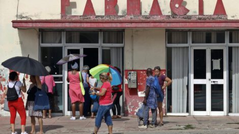 Crisis de almohadillas femeninas en Cuba