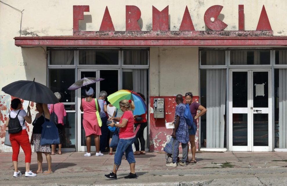 Crisis de almohadillas femeninas en Cuba