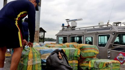 Decomisan sumergible cargado con droga en Colombia