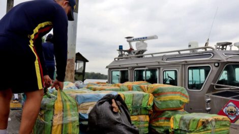 Decomisan sumergible cargado con droga en Colombia