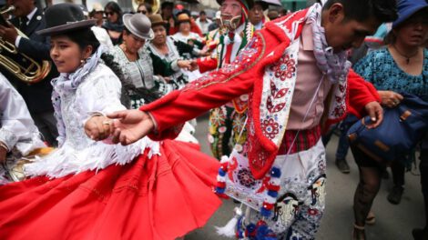 Carnaval paceño con el personaje Pepino