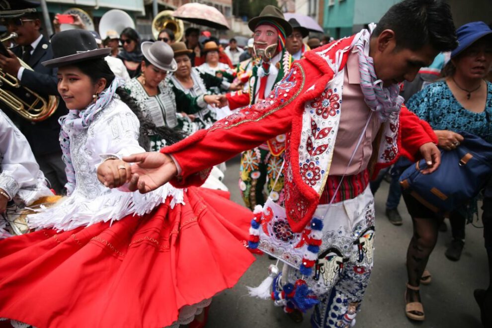 Carnaval paceño con el personaje Pepino