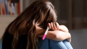 Investigación por violación agravada que resultó en embarazo adolescente