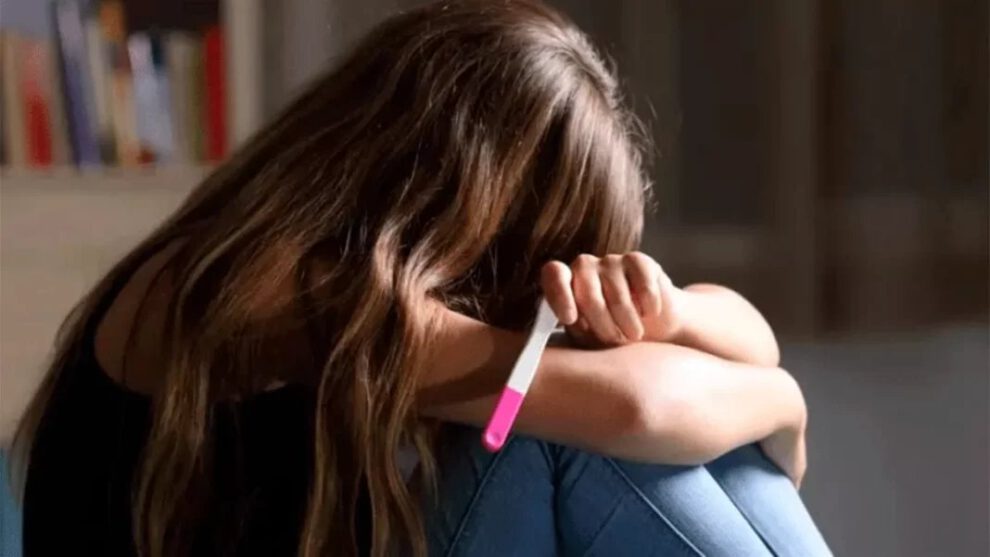 Investigación por violación agravada que resultó en embarazo adolescente
